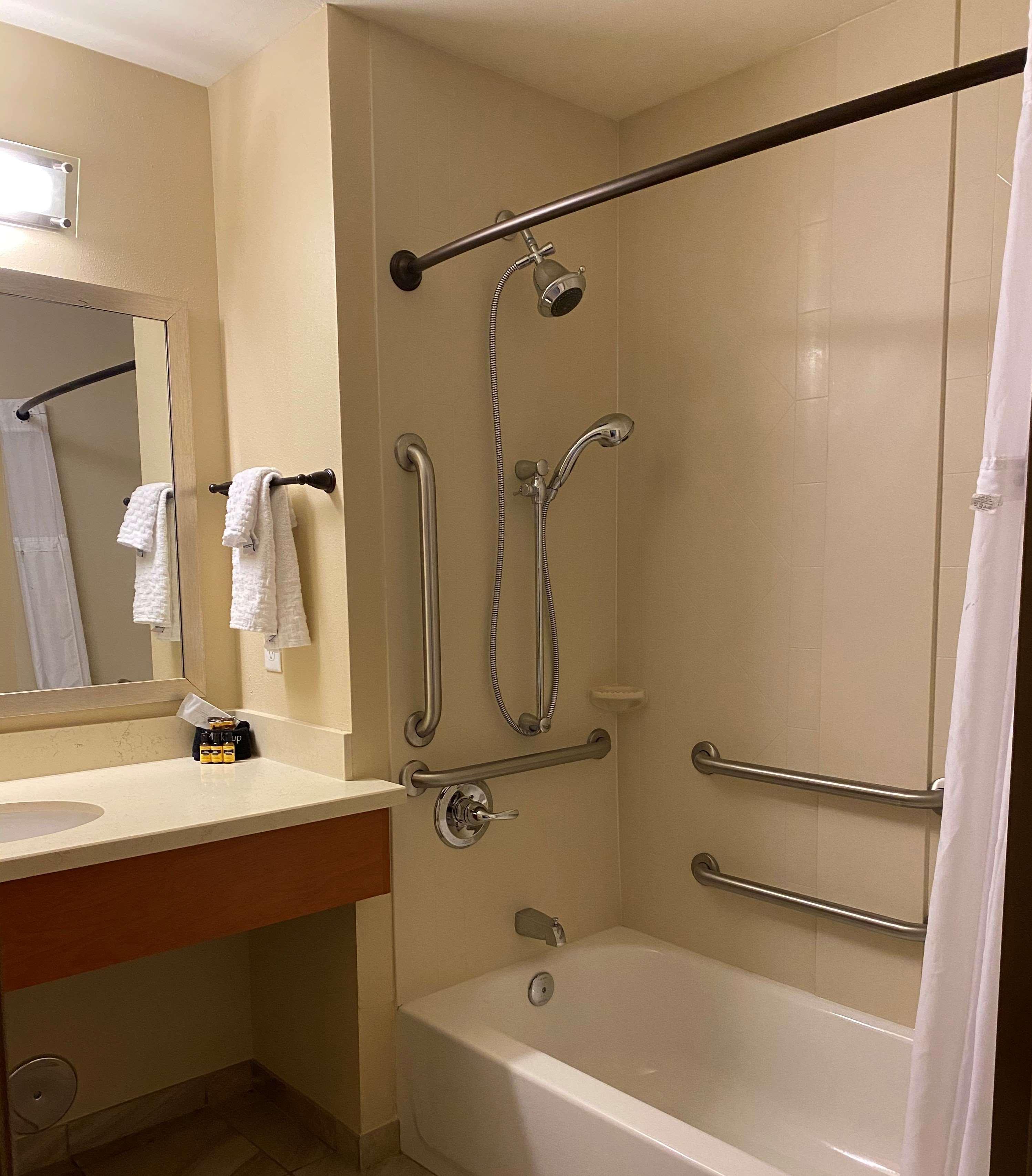 Best Western Plus Tuscumbia/Muscle Shoals Hotel & Suites Exterior photo