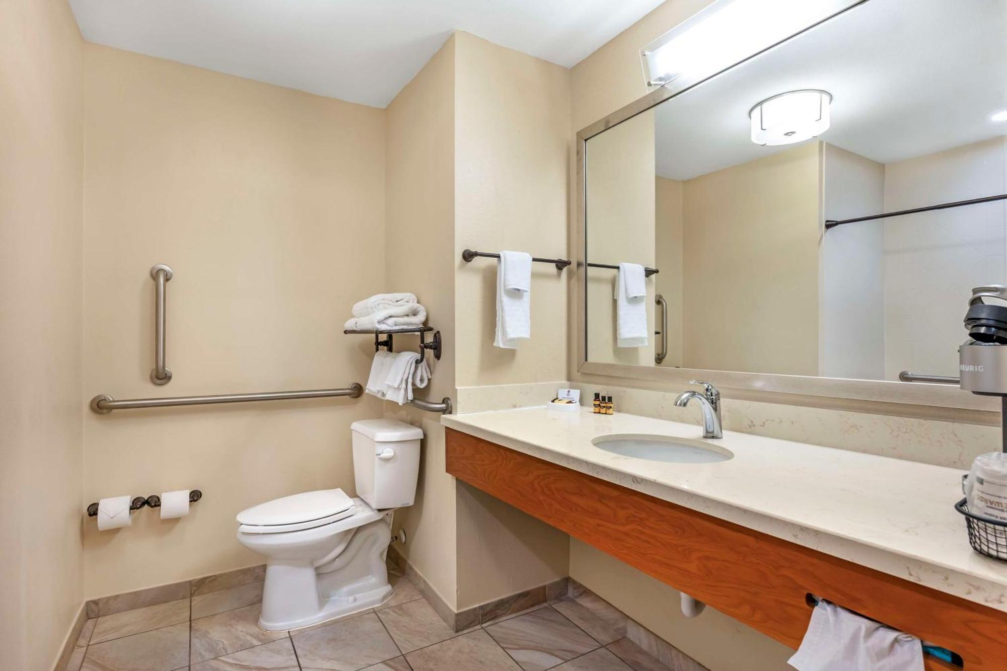 Best Western Plus Tuscumbia/Muscle Shoals Hotel & Suites Exterior photo