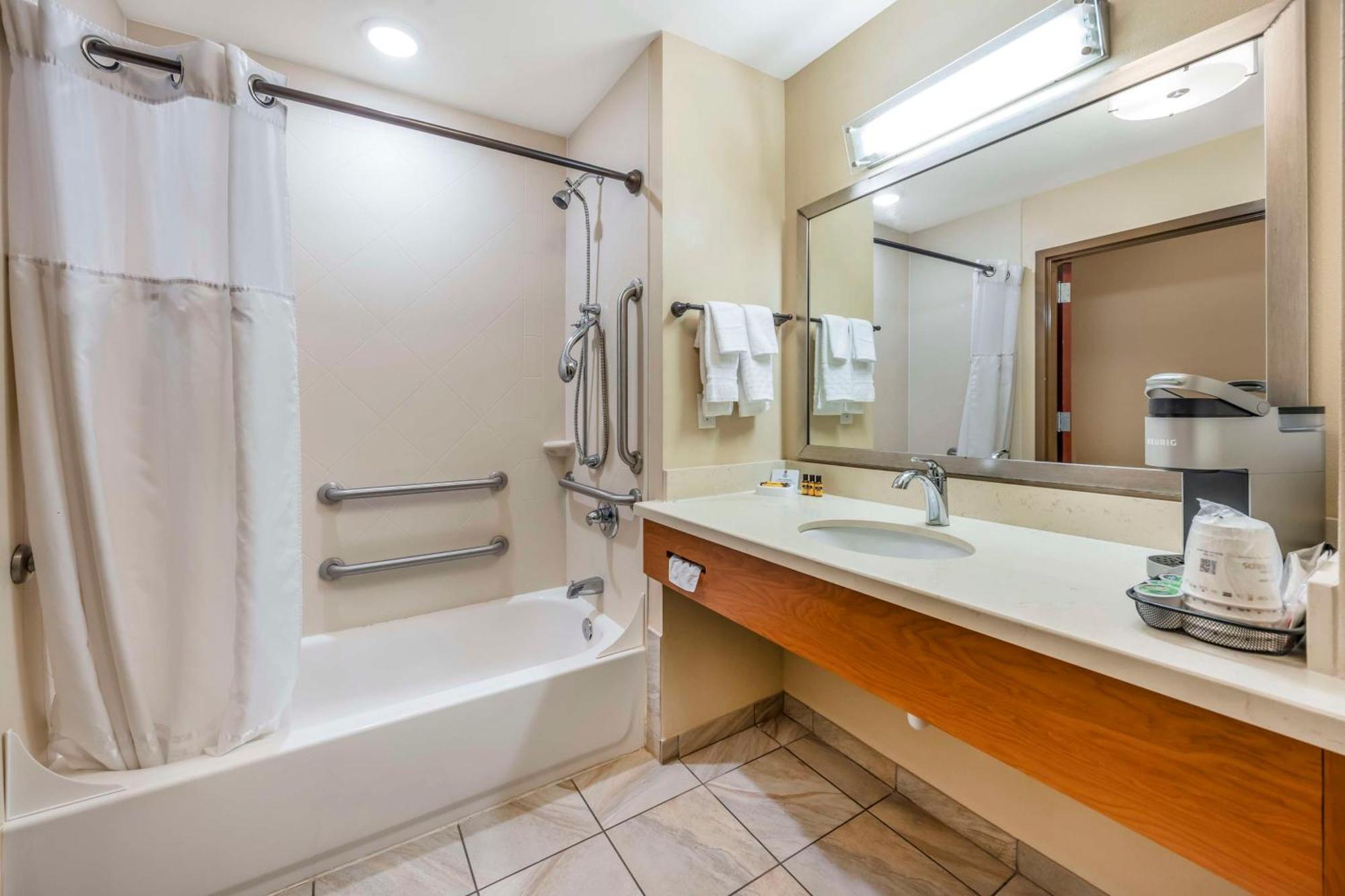 Best Western Plus Tuscumbia/Muscle Shoals Hotel & Suites Exterior photo