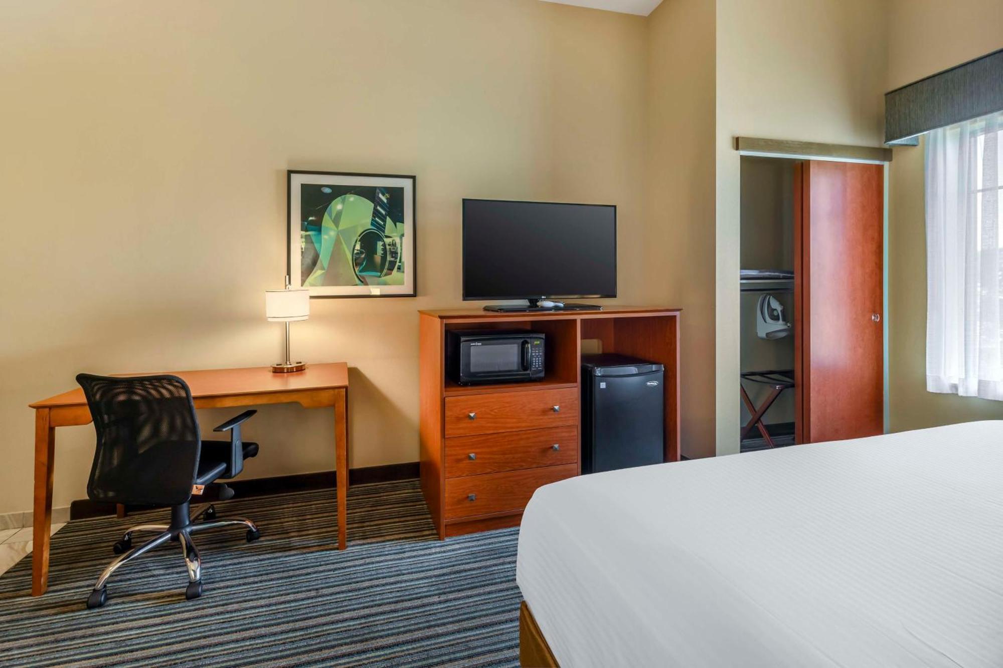 Best Western Plus Tuscumbia/Muscle Shoals Hotel & Suites Exterior photo